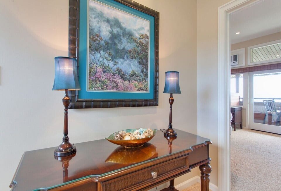 Beautiful artwork adds to the beauty of this professionally designed decor