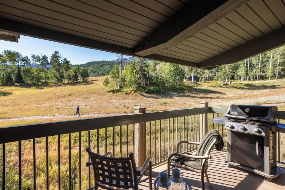 Balcony with Mountain View