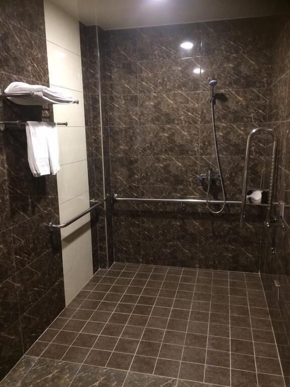 Double Room, Accessible, Non Smoking | Bathroom | Shower, free toiletries, hair dryer, slippers