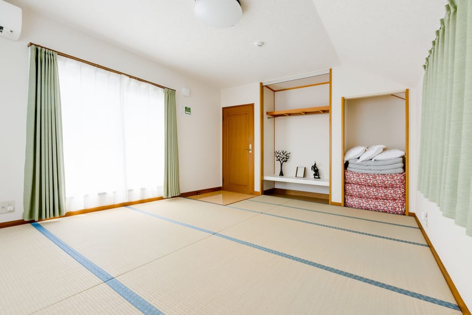 WiFi (free), bed sheets