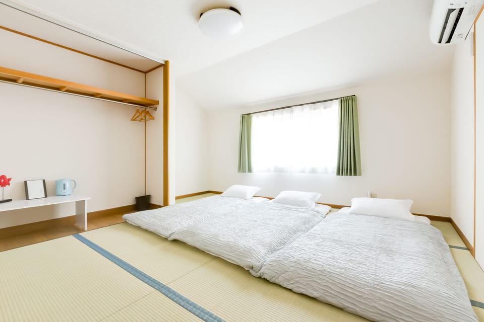 WiFi (free), bed sheets
