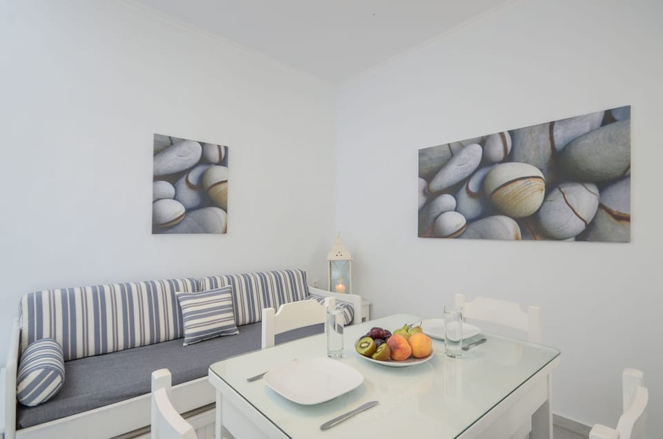 Deluxe Apartment | In-room dining