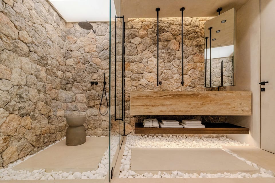 Superior Studio | Bathroom | Separate tub and shower, rainfall showerhead, free toiletries