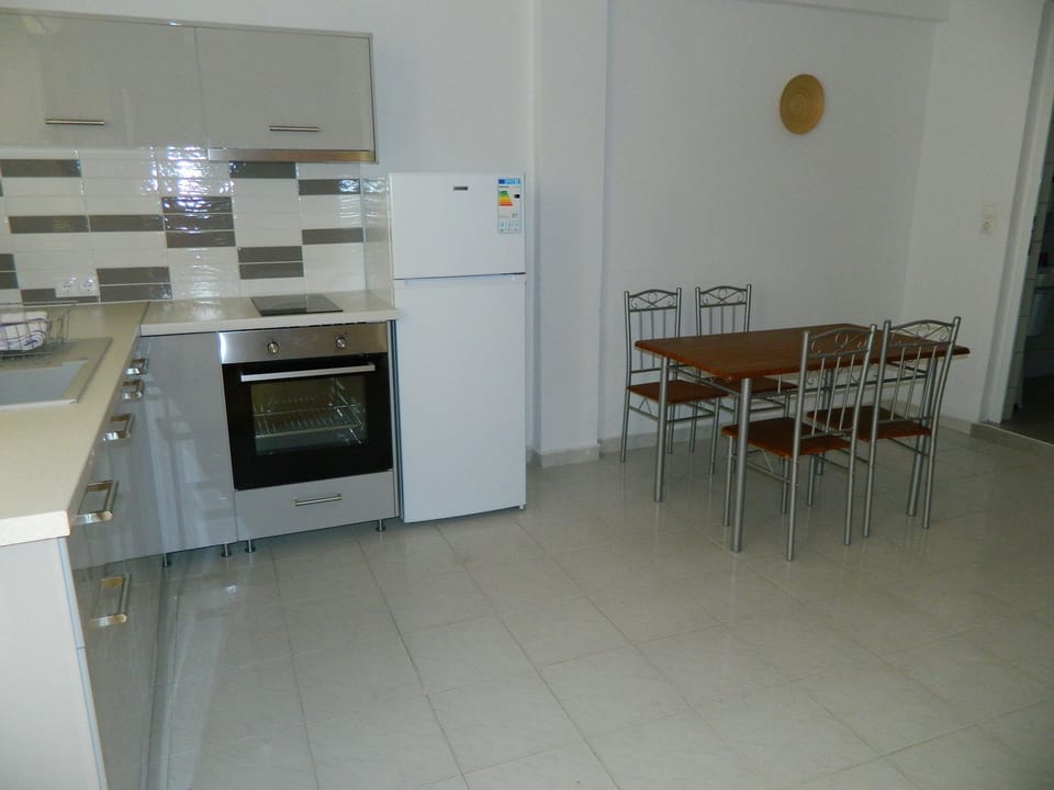 Family Quadruple Room | Private kitchen | Fridge, stovetop, coffee/tea maker, electric kettle