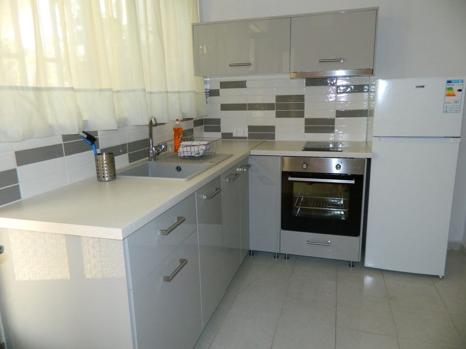 Family Quadruple Room | Private kitchen | Fridge, stovetop, coffee/tea maker, electric kettle