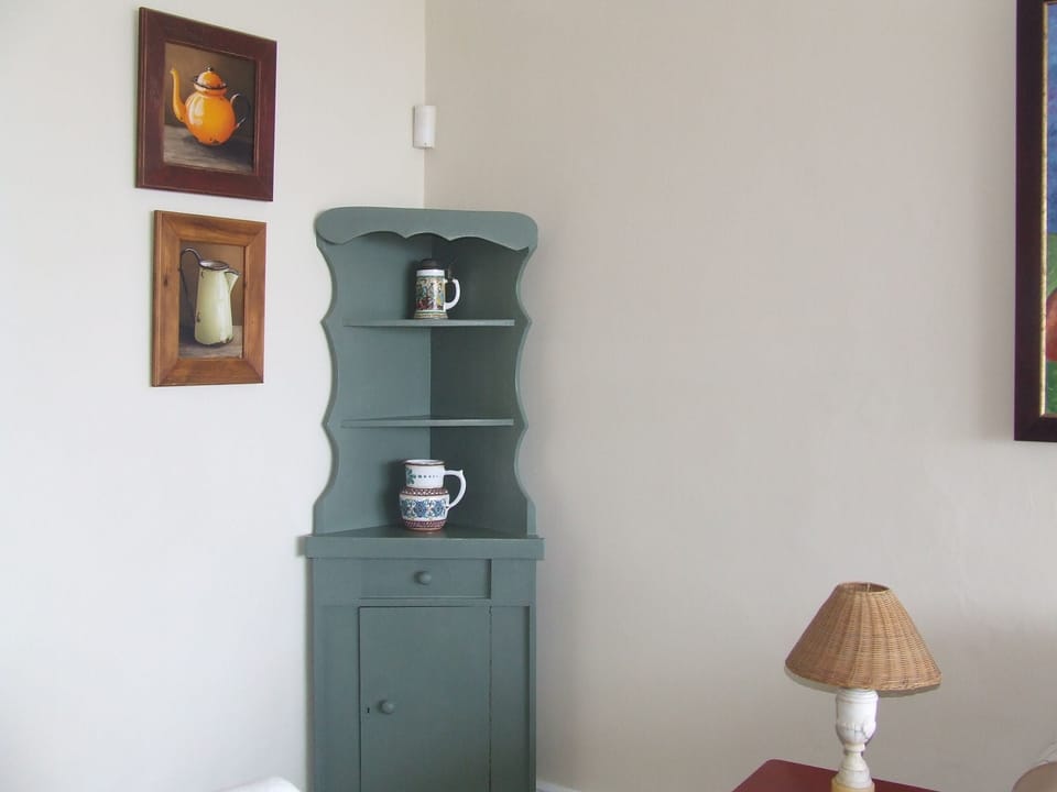 Deluxe Apartment, 2 Bedrooms, Pool Access, Ocean View | Living area | 65-cm TV with cable channels