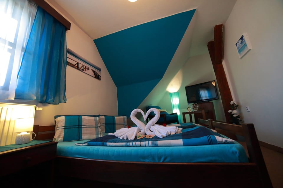 Double Room | Desk, blackout drapes, free WiFi, bed sheets