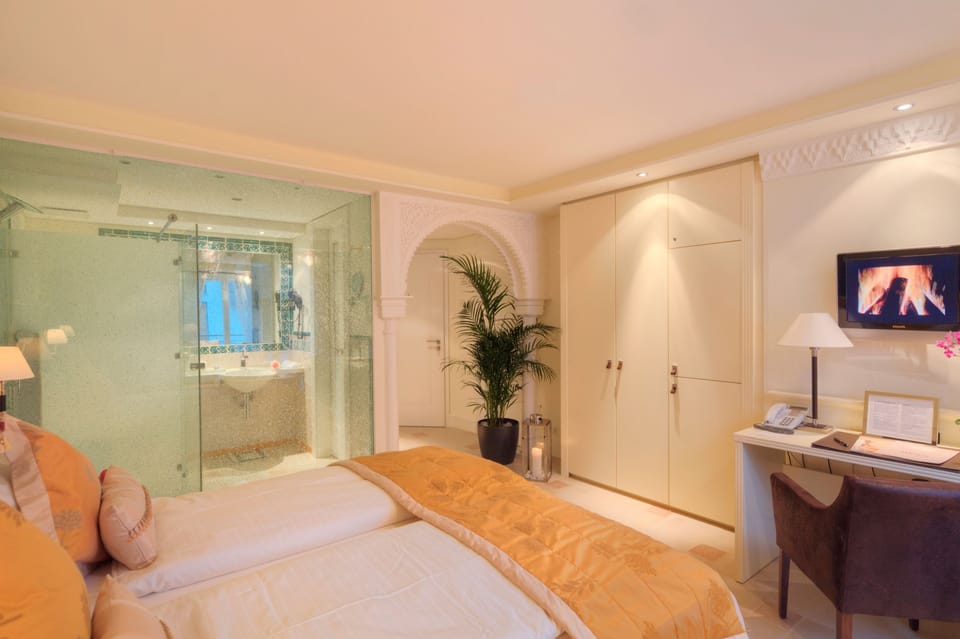 Premium bedding, pillowtop beds, in-room safe, desk