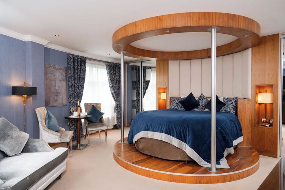 Superior Suite | In-room safe, desk, iron/ironing board, free WiFi