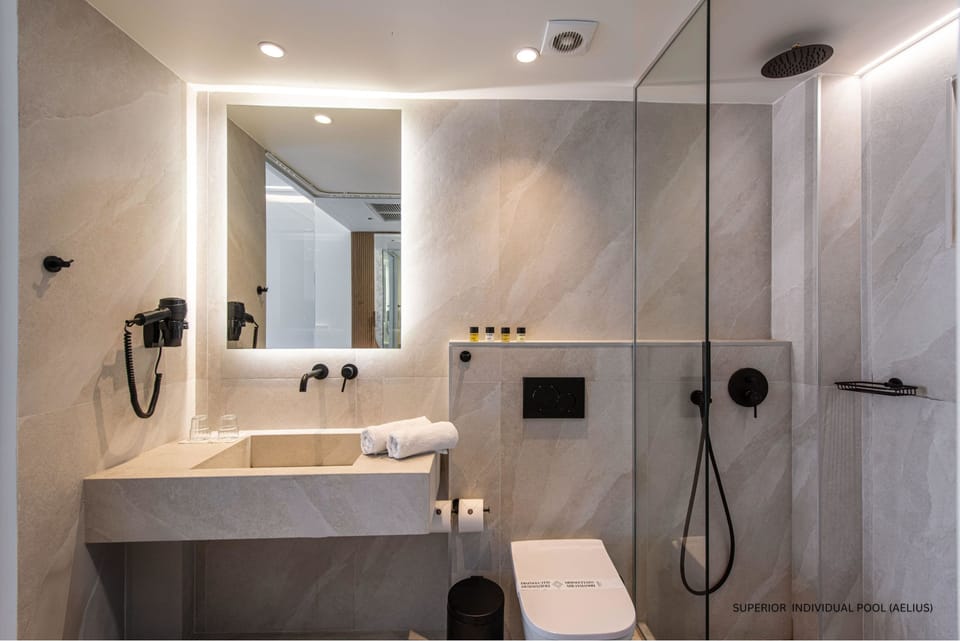 Superior Double Room, Private Pool | Bathroom | Deep soaking tub, free toiletries, hair dryer, towels
