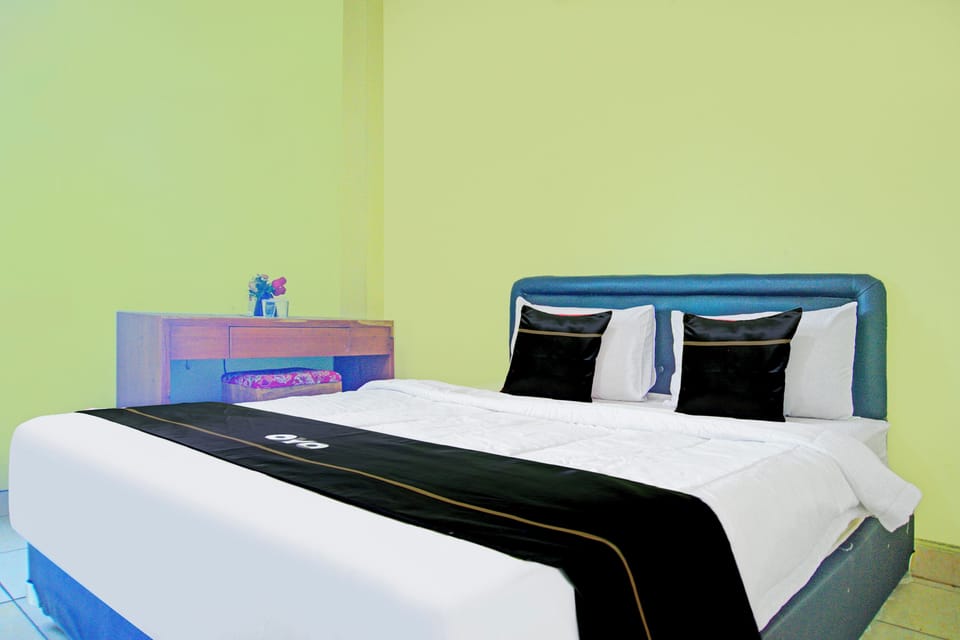 Standard Double Room | 1 bedroom, desk, WiFi (free), bed sheets