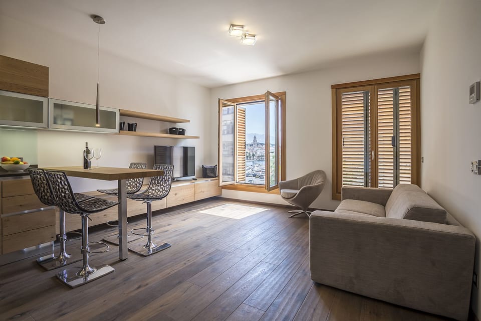 Deluxe Studio Suite with Sea View (Annex building: Drazanac 1a) | Living area | Flat-screen TV, fireplace