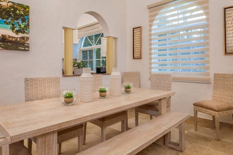 Roomy dining area for plenty of great food!