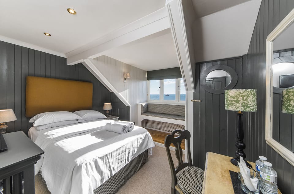 Superior Double Room, Ensuite, Sea View (Manacles Room)