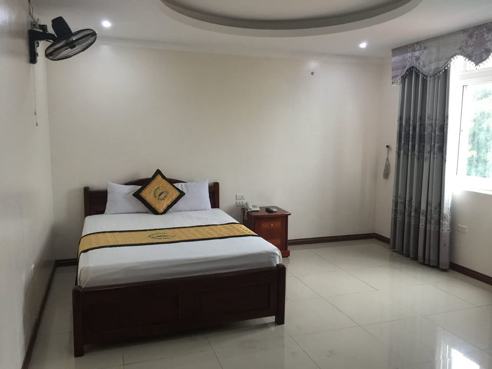Standard Double or Twin Room | Minibar, in-room safe, blackout drapes, soundproofing