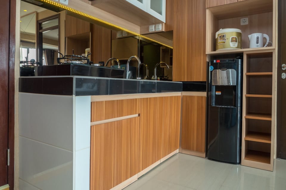 Room | Private kitchenette | Fridge, stovetop, cookware/dishes/utensils
