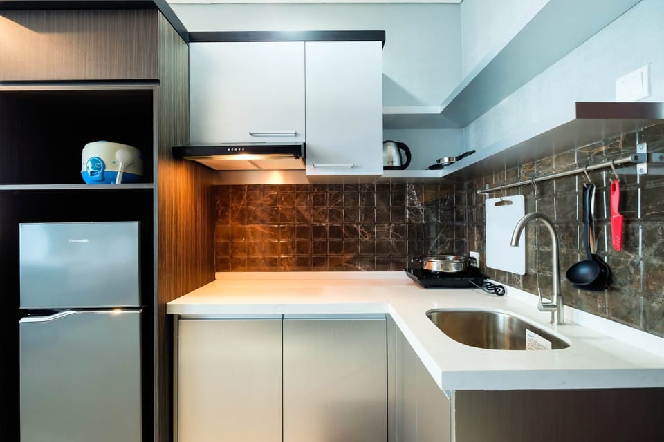 Room | Private kitchen | Fridge, stovetop, electric kettle, cookware/dishes/utensils