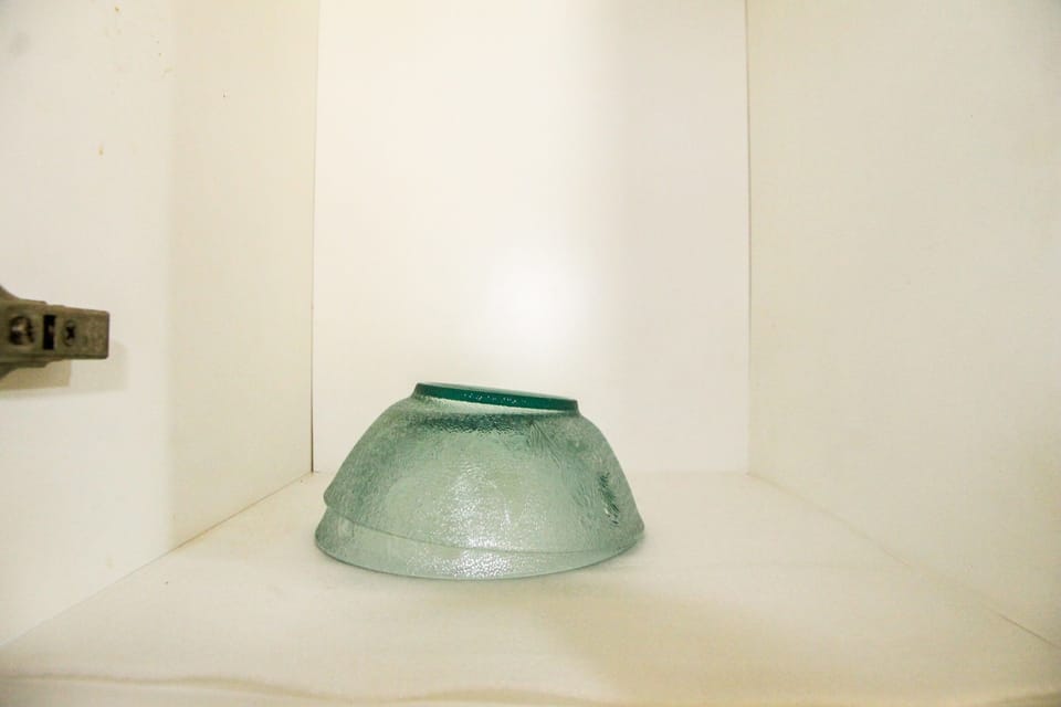 Room | Private kitchenette | Fridge, microwave, stovetop, cookware/dishes/utensils