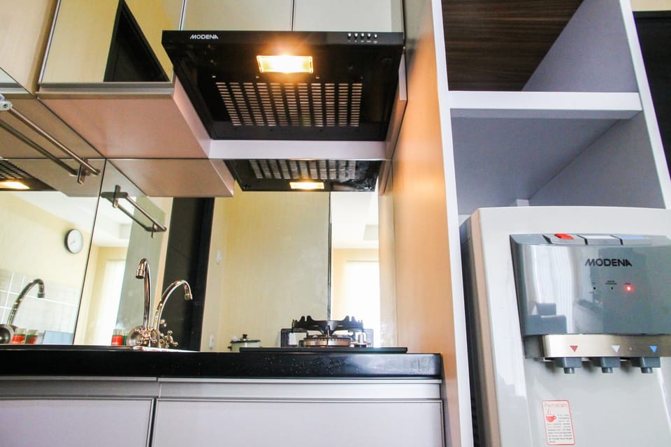 Room | Private kitchenette | Fridge, microwave, stovetop, cookware/dishes/utensils