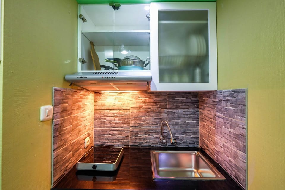 Room | Private kitchen | Fridge, stovetop, cookware/dishes/utensils
