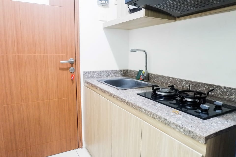 Room | Private kitchen | Fridge, microwave, stovetop, cookware/dishes/utensils