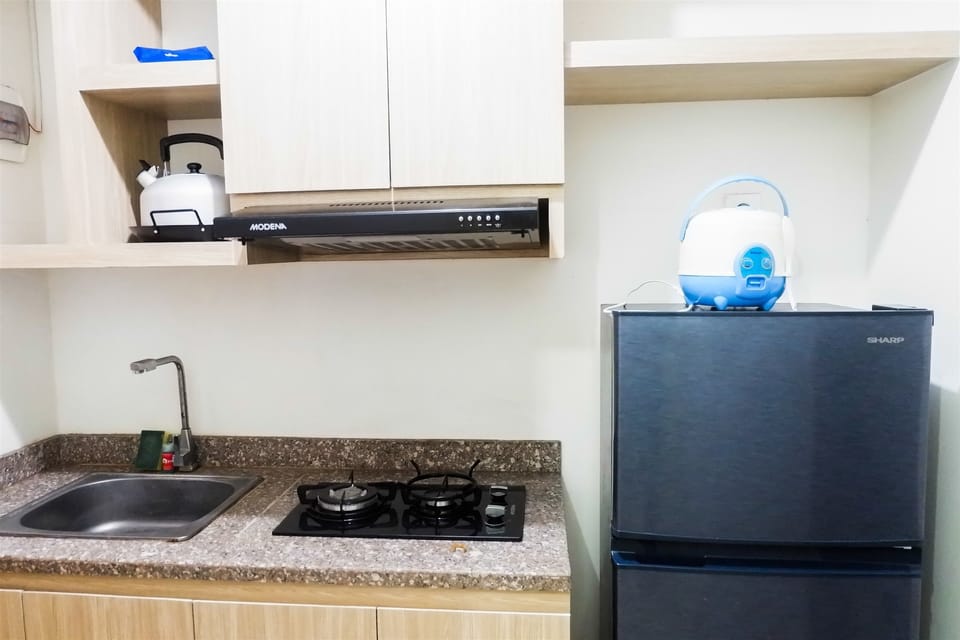Room | Private kitchen | Fridge, microwave, stovetop, cookware/dishes/utensils
