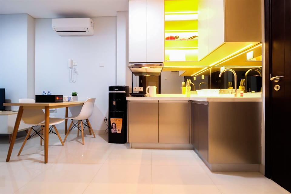 Room | Private kitchen | Fridge, stovetop, cookware/dishes/utensils