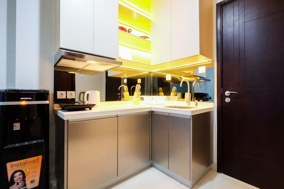 Room | Private kitchen | Fridge, stovetop, cookware/dishes/utensils