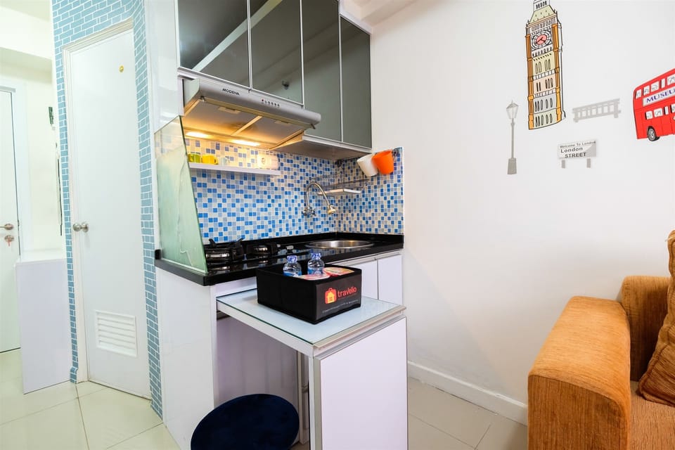 Room | Private kitchen | Fridge, stovetop, cookware/dishes/utensils
