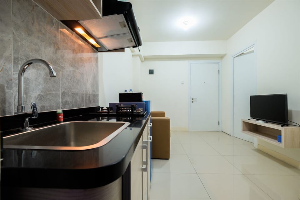 Room | Private kitchenette | Fridge, stovetop, cookware/dishes/utensils