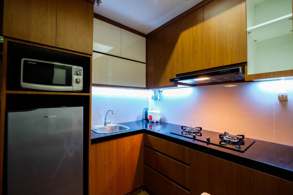 Room | Private kitchenette | Fridge, microwave, oven, stovetop
