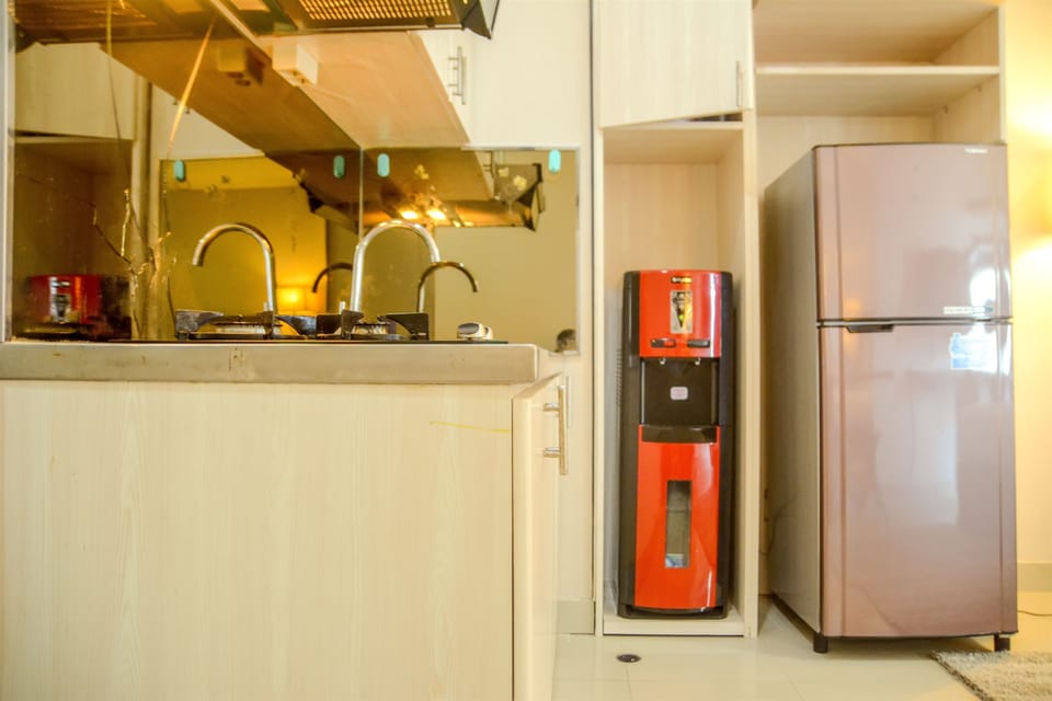 Room | Private kitchenette | Fridge, stovetop, cookware/dishes/utensils