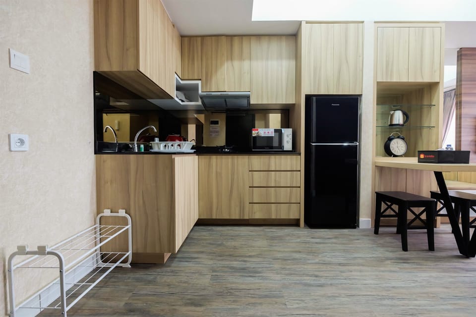 Room | Private kitchen | Fridge, stovetop, cookware/dishes/utensils