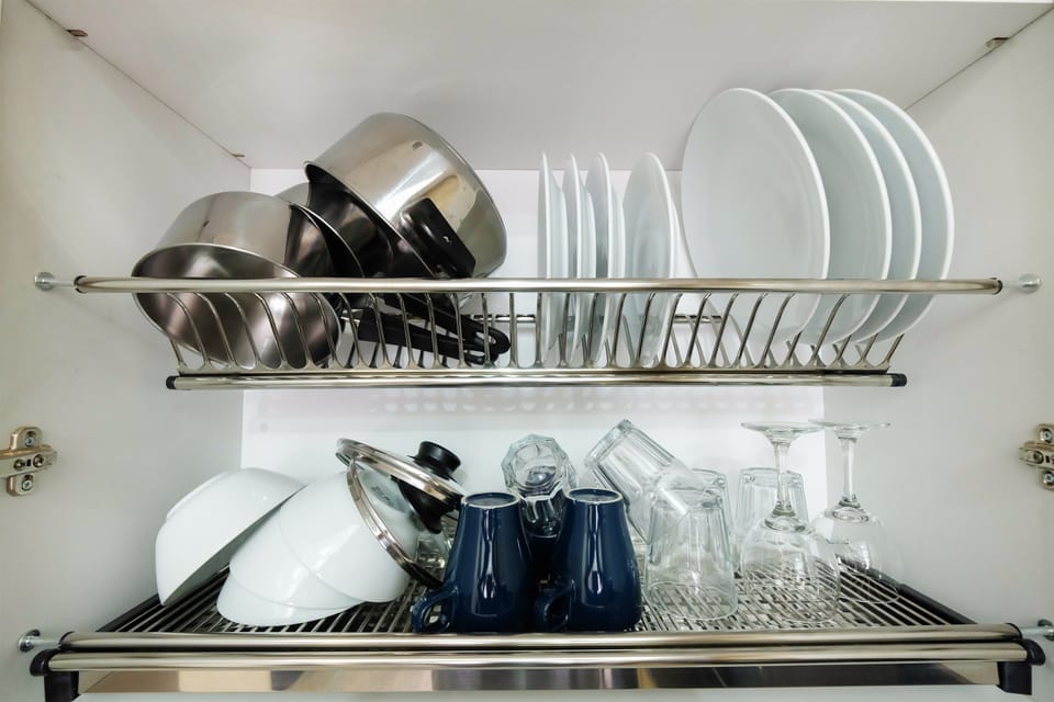 Room | Private kitchen | Fridge, stovetop, cookware/dishes/utensils