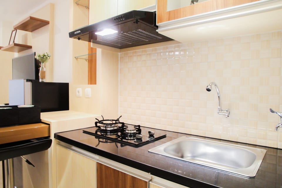 Room | Private kitchen | Fridge, stovetop, electric kettle, cookware/dishes/utensils