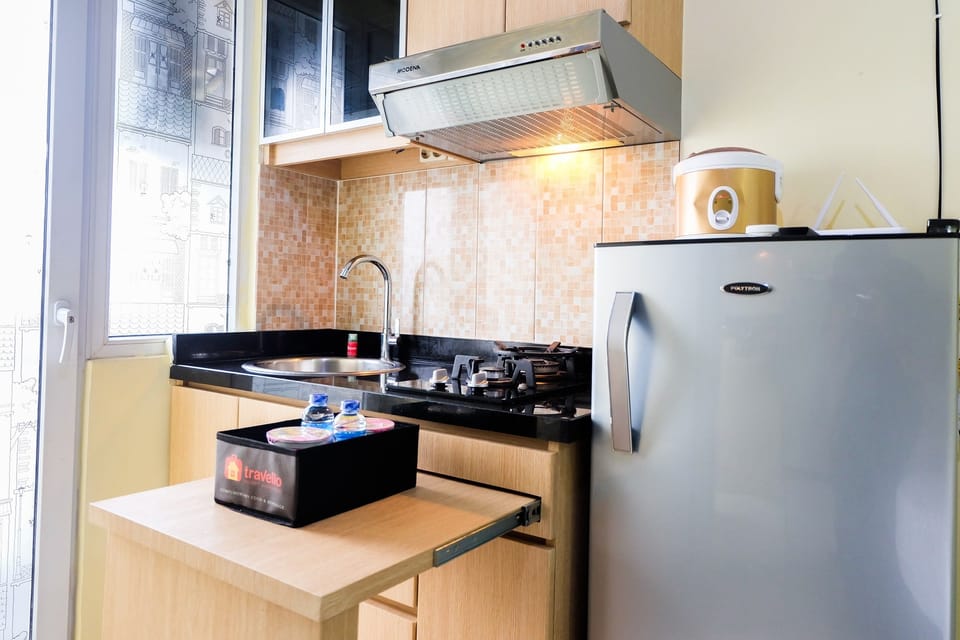 Room | Private kitchenette | Fridge, microwave, stovetop, electric kettle