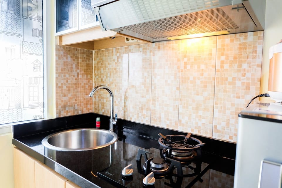 Room | Private kitchenette | Fridge, microwave, stovetop, electric kettle