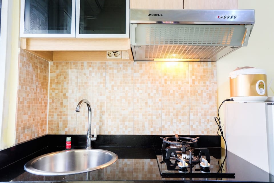 Room | Private kitchenette | Fridge, microwave, stovetop, electric kettle