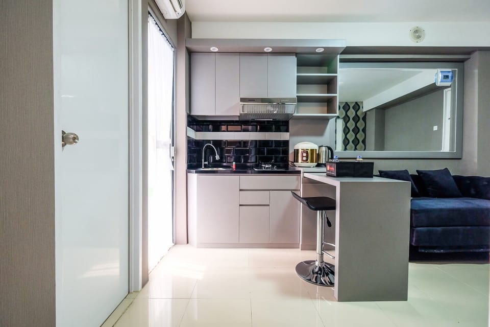Room | Private kitchen | Fridge, microwave, stovetop, cookware/dishes/utensils