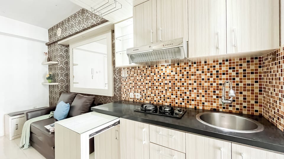 Room | Private kitchen | Fridge, stovetop, cookware/dishes/utensils