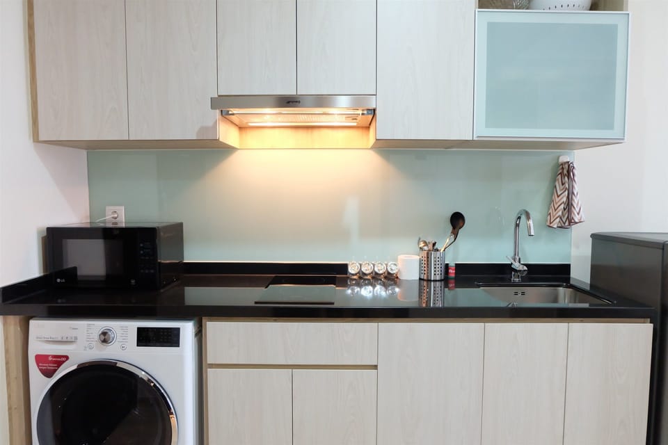 Room | Private kitchen | Fridge, stovetop, cookware/dishes/utensils