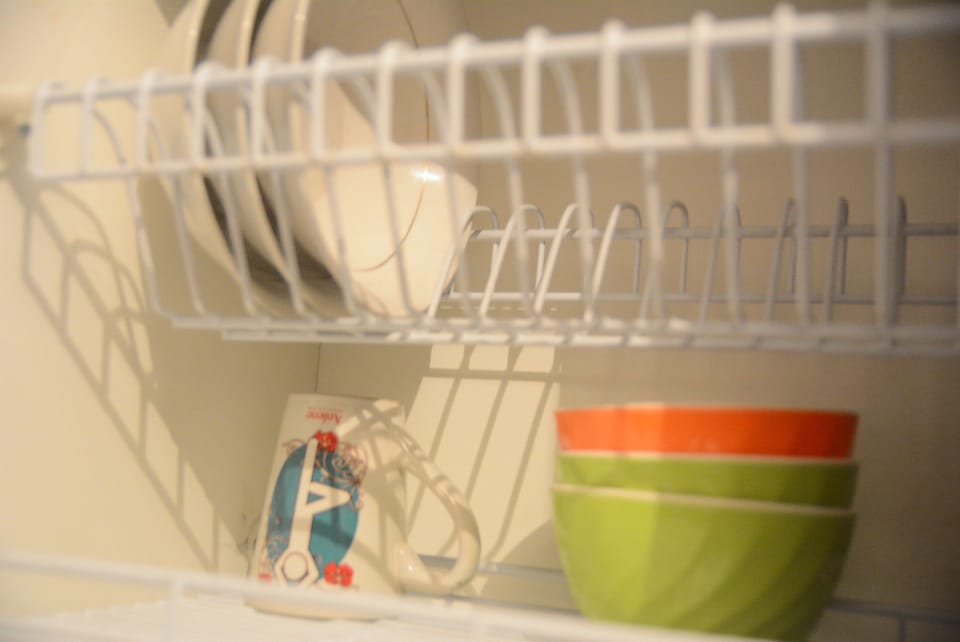 Room | Private kitchenette | Fridge, stovetop, cookware/dishes/utensils