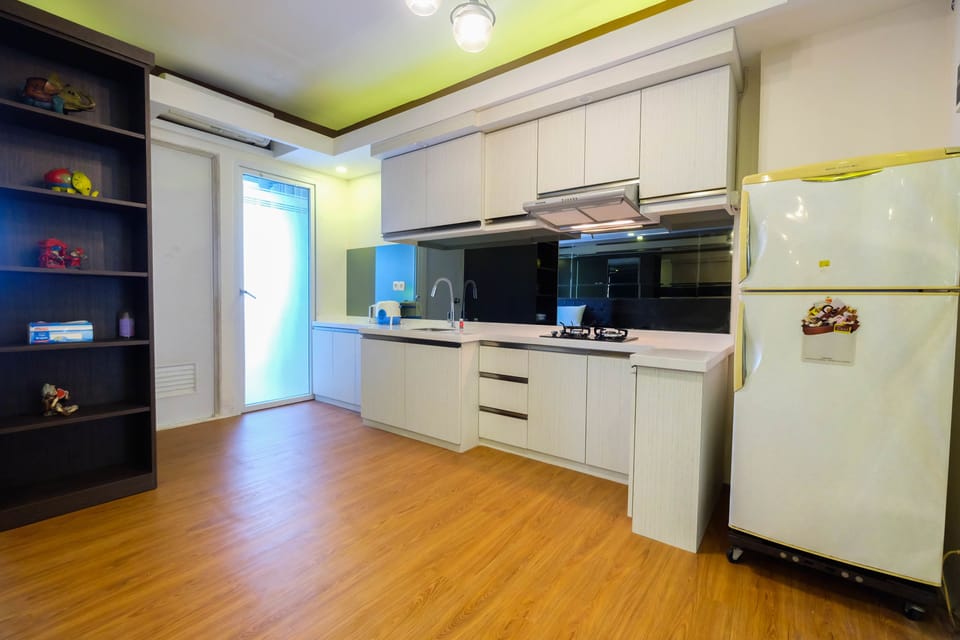 Room | Private kitchen | Fridge, stovetop, electric kettle, cookware/dishes/utensils