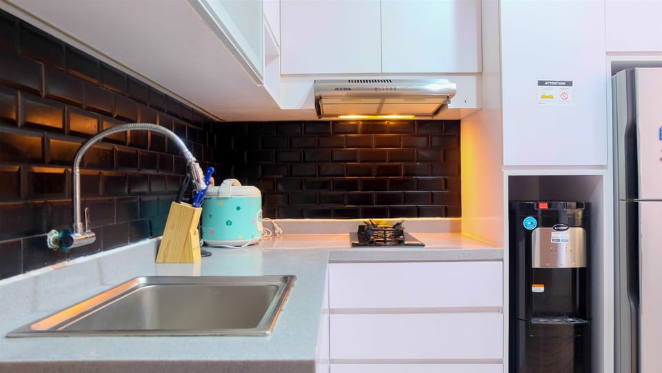 Room | Private kitchen | Fridge, stovetop, cookware/dishes/utensils