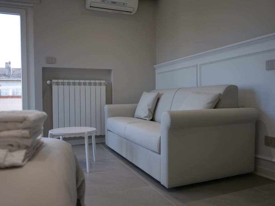 Deluxe Room | Premium bedding, minibar, individually decorated, individually furnished