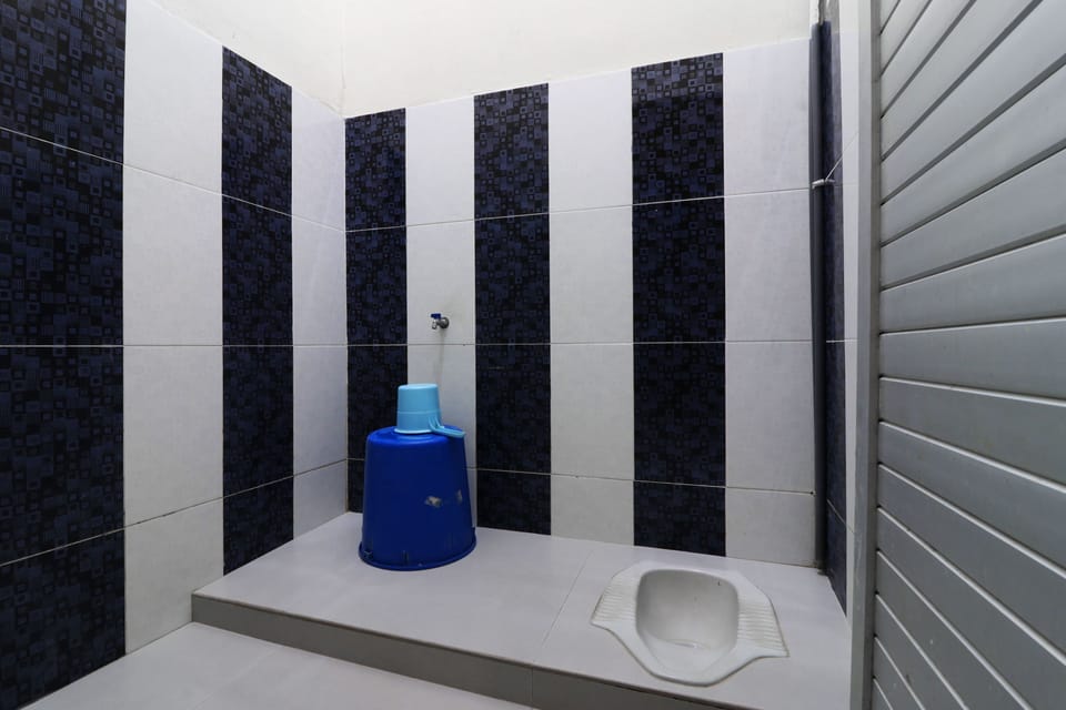 Superior Room | Bathroom | Shower, rainfall showerhead, towels