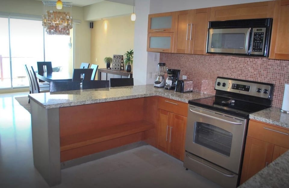 Full kitchen 