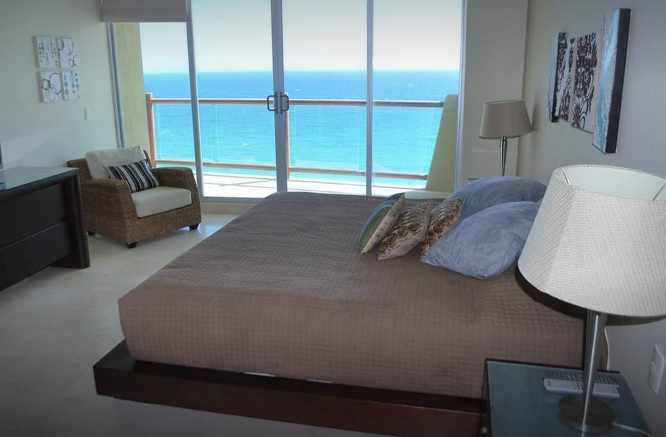 Master Bedroom, Ocean Front