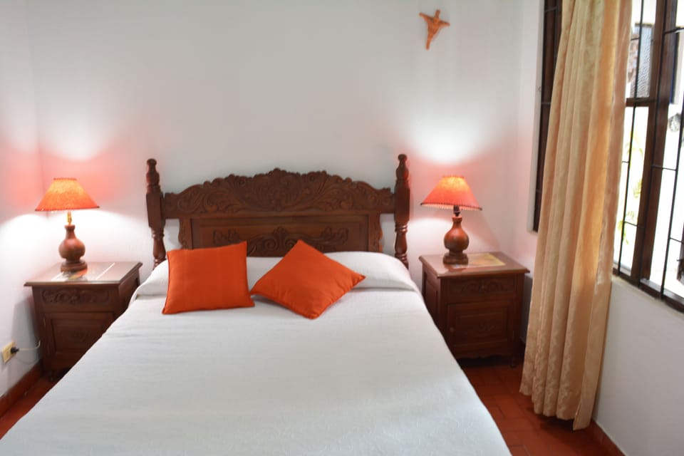 Romantic Room, 1 Queen Bed, Courtyard View | Free WiFi