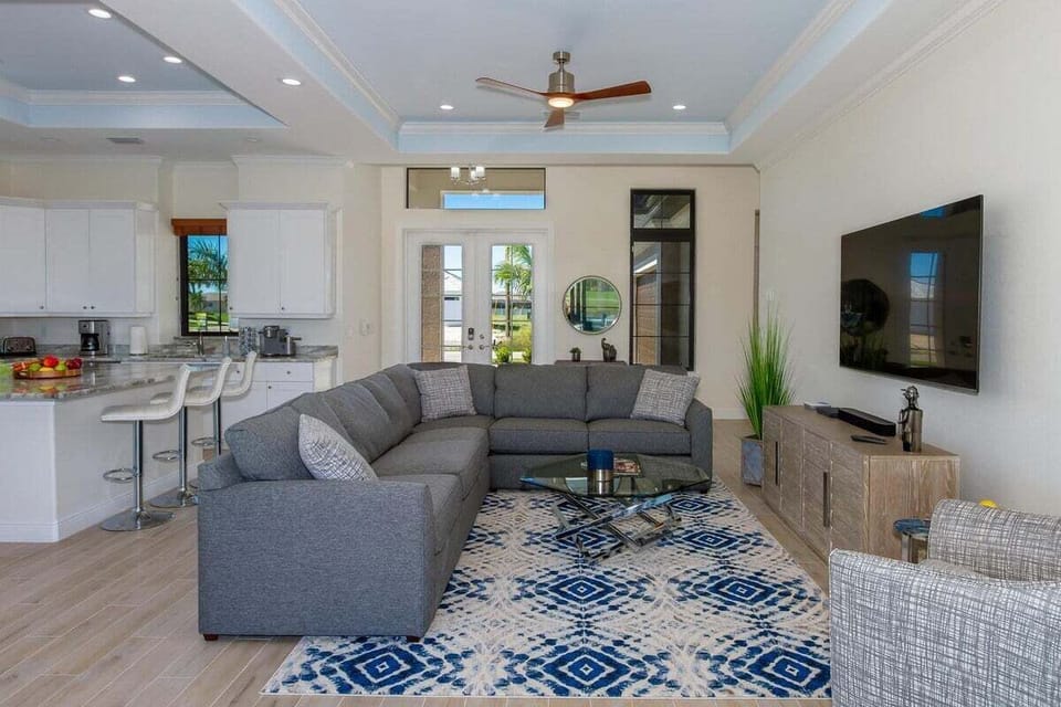 Spacious living room with tasteful decorations